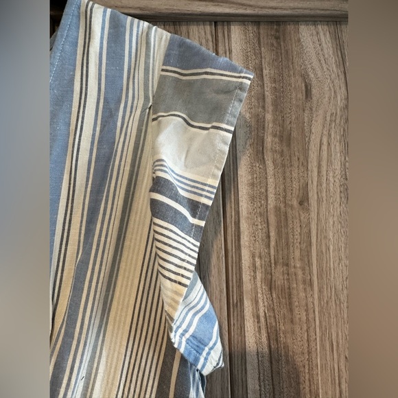 Flutter sleeve fitted button front midi dress - Picture 4 of 4